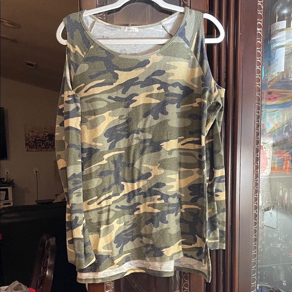 JODIFL Camouflage Cold Shoulder Long Sleeve Top